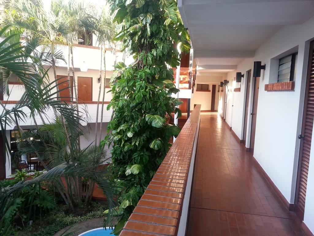 Las Palmas Santa Cruz de La Sierra Exterior foto